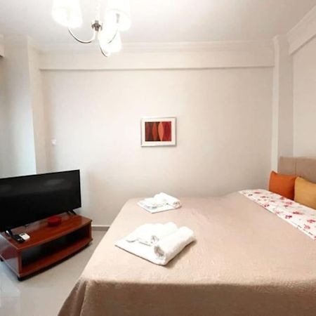 Crimson Suite: 1-Bedroom Apartment In Szaloniki Kültér fotó