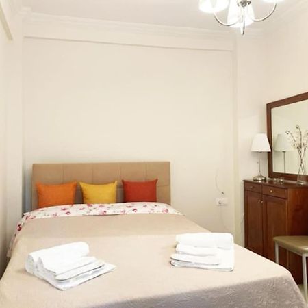 Crimson Suite: 1-Bedroom Apartment In Szaloniki Kültér fotó