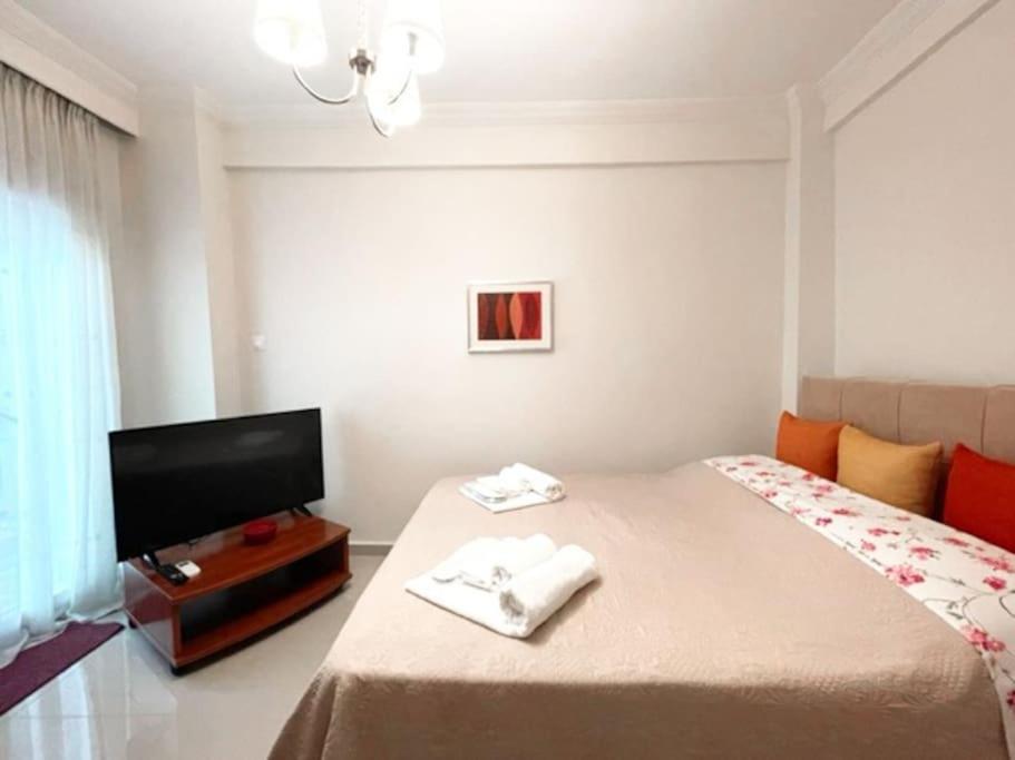 Crimson Suite: 1-Bedroom Apartment In Szaloniki Kültér fotó