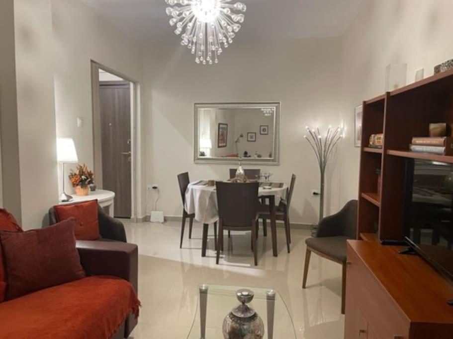Crimson Suite: 1-Bedroom Apartment In Szaloniki Kültér fotó
