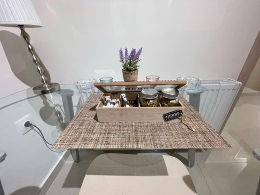 Crimson Suite: 1-Bedroom Apartment In Szaloniki Kültér fotó