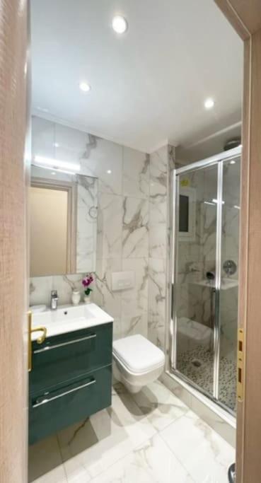 Crimson Suite: 1-Bedroom Apartment In Szaloniki Kültér fotó